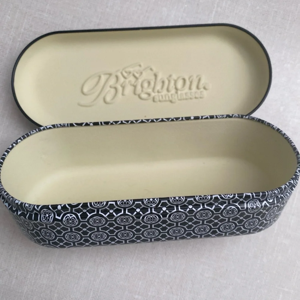 BRIGHTON‎ Black & White Filigree SUNGLASSES Eyeglasses Storage CASE Tin EMPTY
